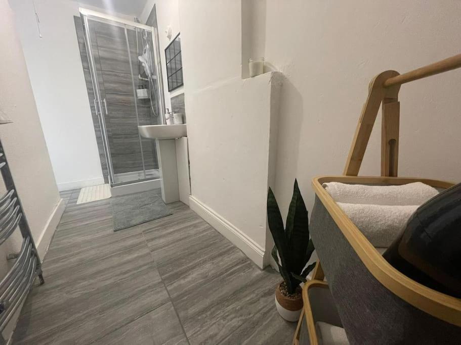Lovely 2 Bed On Tower Bridge Londra Exterior foto