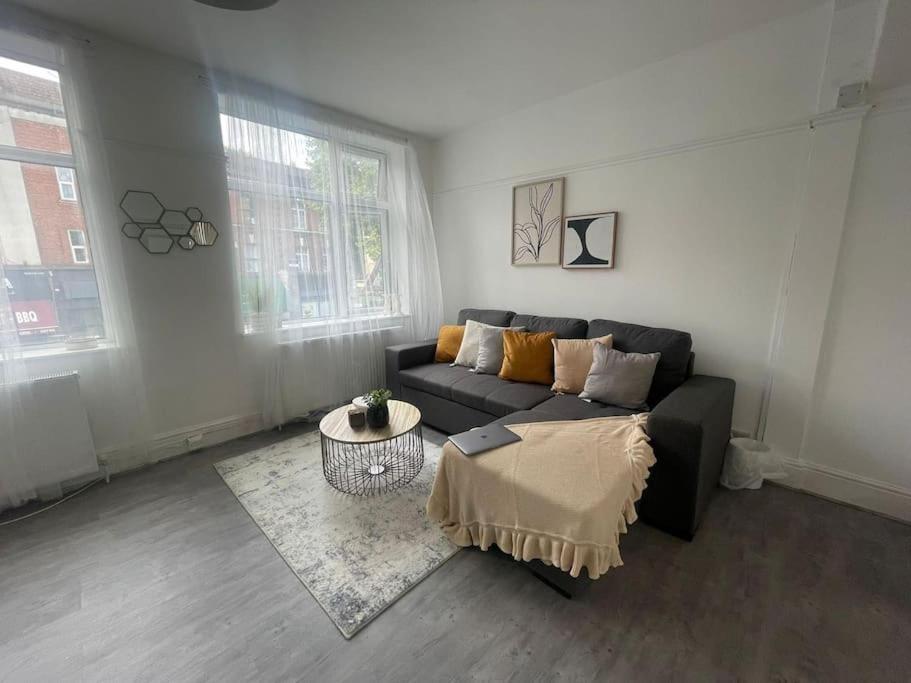 Lovely 2 Bed On Tower Bridge Londra Exterior foto